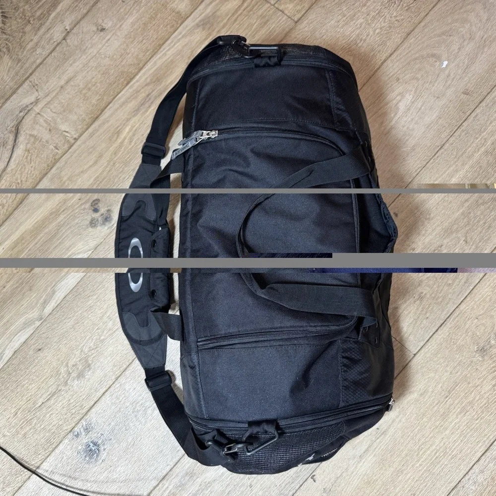 Oakley Black Duffle Bag Vintage Gym Bag in Excellent Condition Model 92345